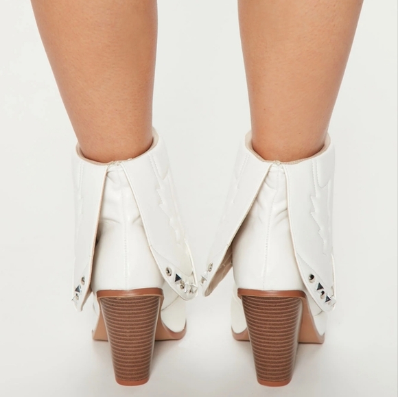 Pointed-toe Studded Booties - Picture 4 of 4